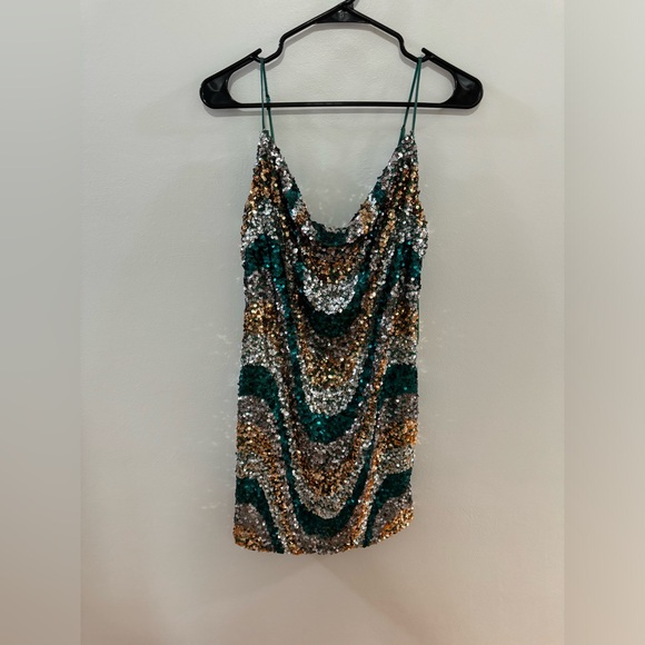 NWT LG Lizzie’s Boutique Green Pattern Sequin Dress - Picture 1 of 10
